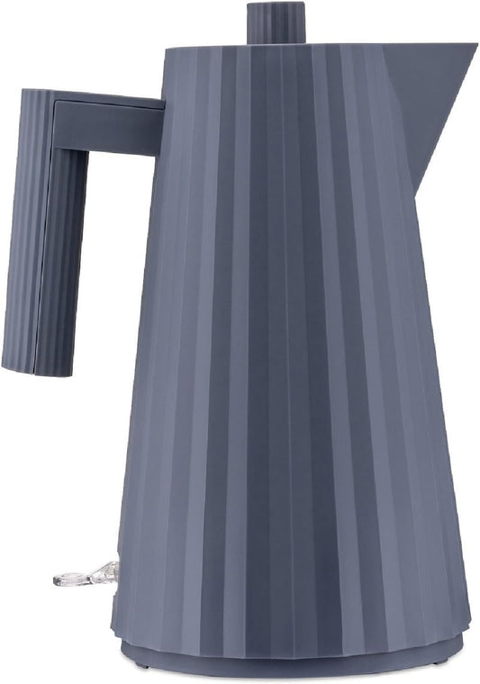 Alessi Plissé MDL06 W/UK - Bollitore Elettrico di Design, in Resina Termoplastica, Presa Inglese 2400W, 170cl, Bianco(Grigio)