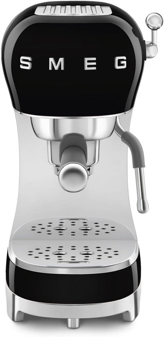 Smeg, Macchina da Caffè Espresso Manuale ECF02BLEU, Made in Italy, Cappuccino System, Thermoblock, Tazze Grandi e Funzione Caffè Doppio, Made in Italy, Dimensioni Compatte, 1350W, Nero(Nero)